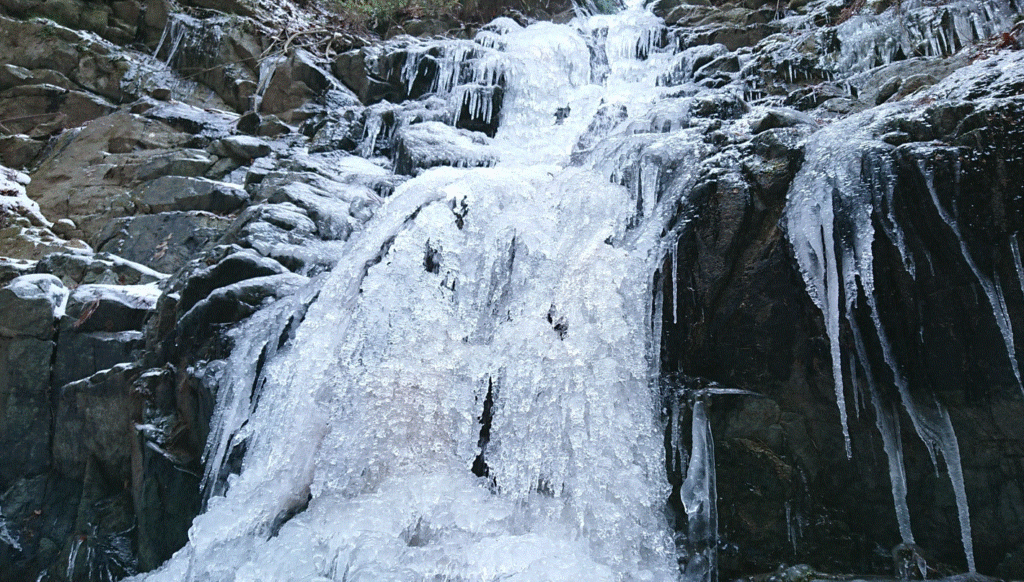 ツツジオ谷の氷瀑2