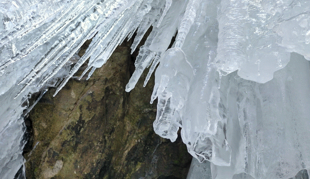 もみじ谷の第六堰堤の氷瀑2