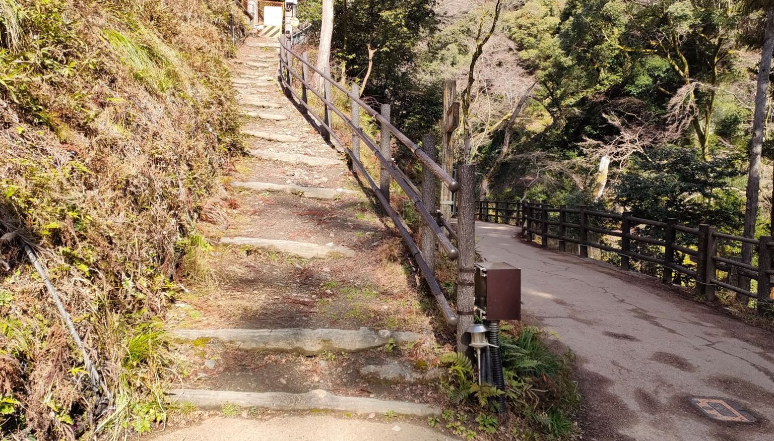【箕面大滝も楽しめる】 箕面駅→箕面山→六個山→箕面駅 登山ルートガイド YamaPub